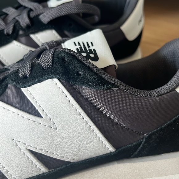 New Balance Black and Gray Athletic Shoes - Picture 8 of 16
